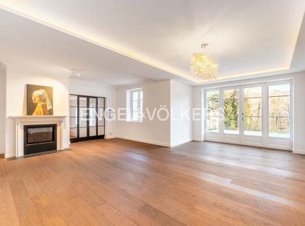 1 (2) | Pronájem - dům/vila, 253 m²