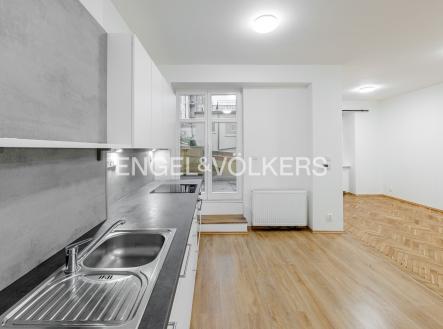 P1455639_expose | Pronájem bytu, 1+kk, 42 m²