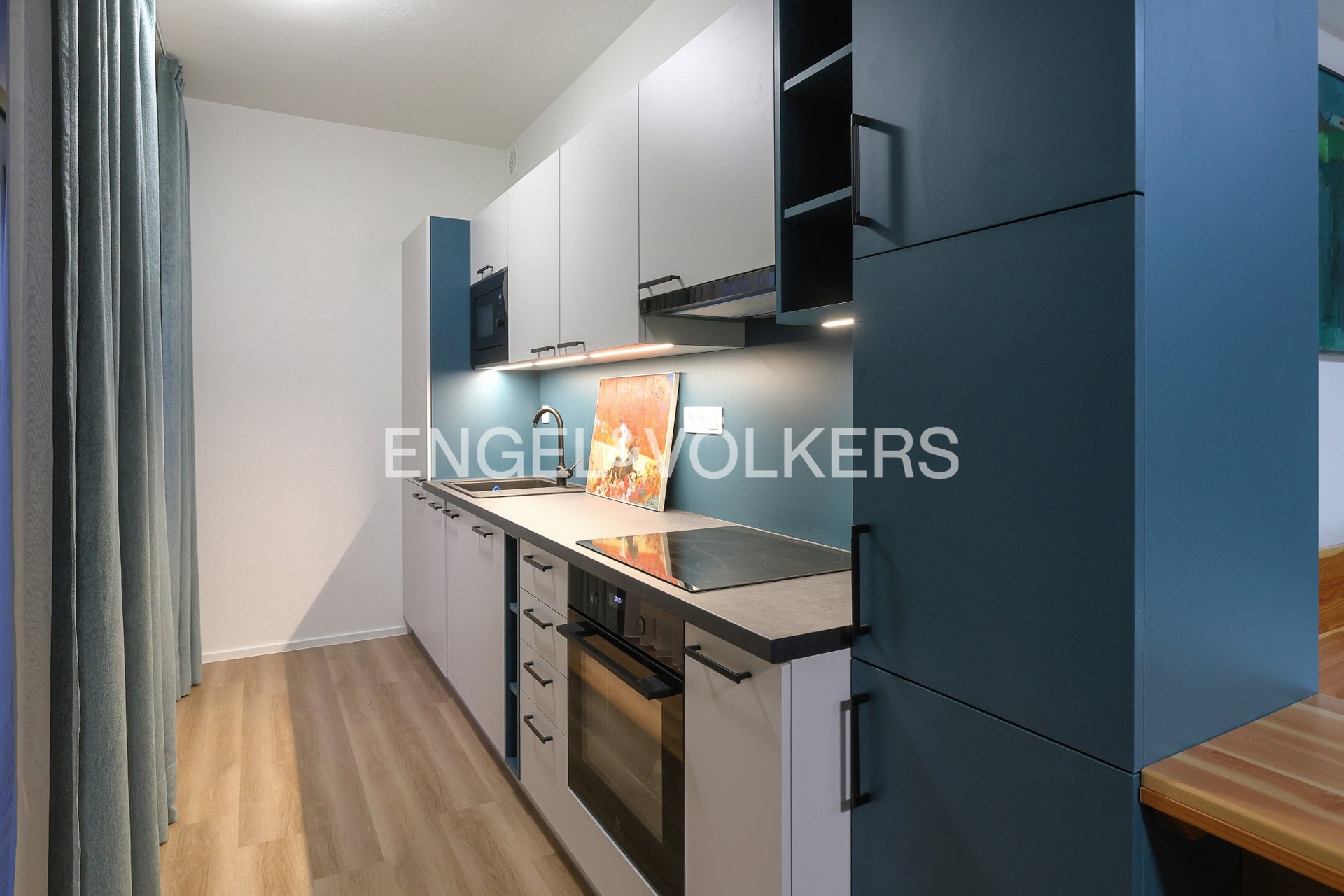 F_0071_B04_7589_exposé_(2008x1339px)