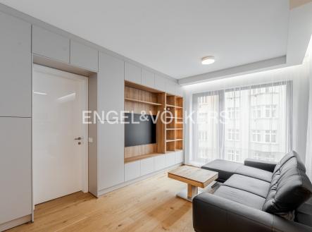 4 | Pronájem bytu, 2+kk, 58 m²