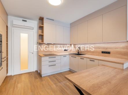 4 | Pronájem bytu, 1+kk, 37 m²