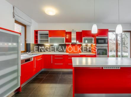 3 | Prodej - dům/vila, 383 m²