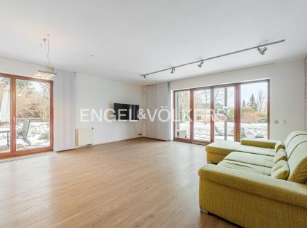 6 (2) | Prodej - dům/vila, 383 m²