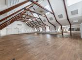Pronájem - kanceláře, 292 m²
