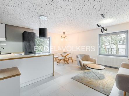 4 | Prodej - dům/vila, 318 m²