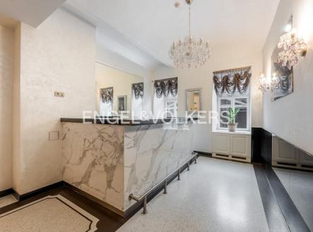 4 | Pronájem - restaurace, 221 m²