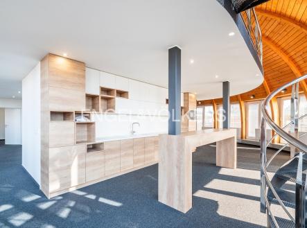 9 (10) | Pronájem - komerční objekt, jiný, 252 m²
