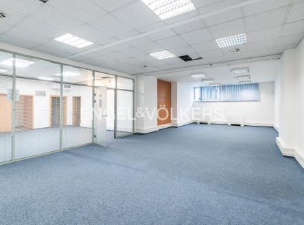 3 (20) | Pronájem - komerční objekt, jiný, 554 m²