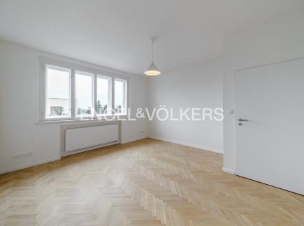 2 | Pronájem - dům/vila, 244 m²