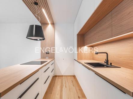 4 | Pronájem - dům/vila, 146 m²