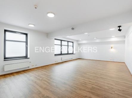 4 | Pronájem - obchodní prostor, 360 m²