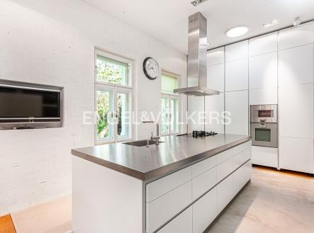 5 | Pronájem - dům/vila, 325 m²