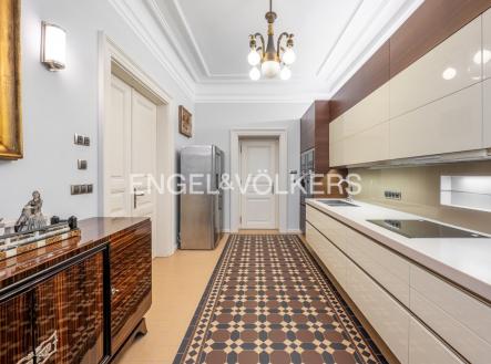 P1401537_web | Pronájem bytu, 5+1, 184 m²