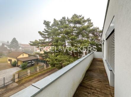 3 (2) | Pronájem - dům/vila, 320 m²