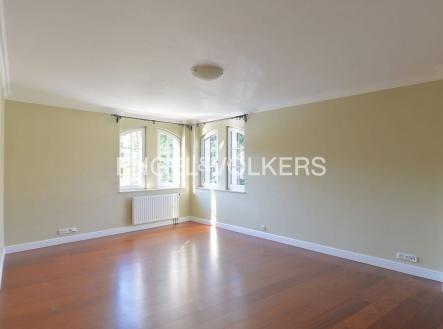 4 | Pronájem - dům/vila, 600 m²