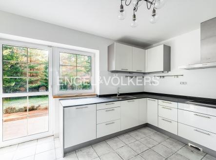 2 | Pronájem - dům/vila, 403 m²