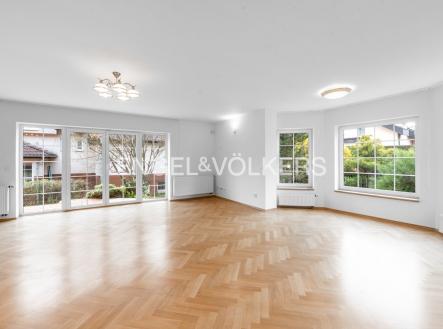 1 | Pronájem - dům/vila, 403 m²