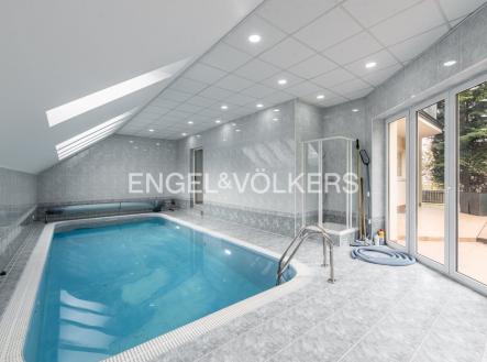 16 | Pronájem - dům/vila, 403 m²