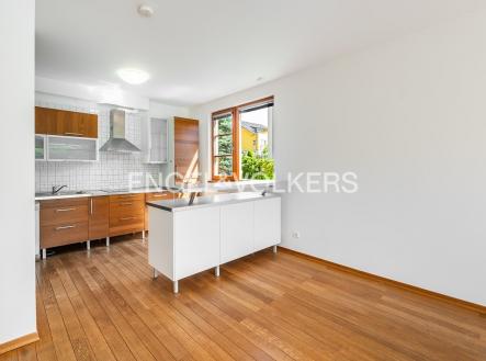 2 | Pronájem - dům/vila, 350 m²