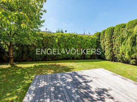 3 | Pronájem - dům/vila, 350 m²