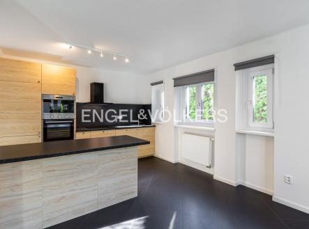 2 | Pronájem - dům/vila, 200 m²