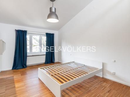 4 | Pronájem - dům/vila, 200 m²