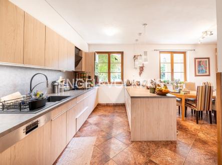 2 | Pronájem - dům/vila, 340 m²