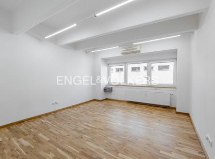 6 | Pronájem - kanceláře, 135 m²