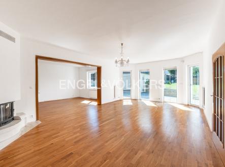 1 | Pronájem - dům/vila, 360 m²