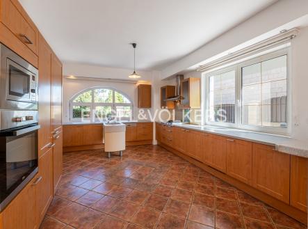 2 | Pronájem - dům/vila, 360 m²