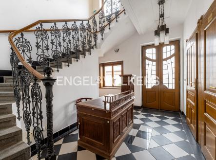 16 | Prodej - nájemní dům, 374 m²