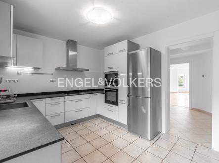 4 | Prodej - dům/vila, 403 m²