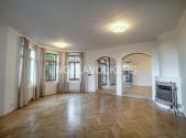 Pronájem - dům/vila, 250 m²