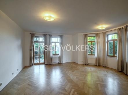 4 | Pronájem - dům/vila, 250 m²
