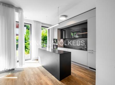 2 | Pronájem - dům/vila, 189 m²