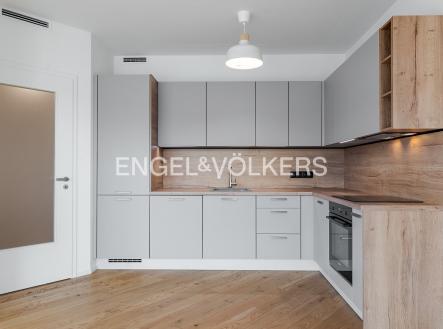 3___P1566778_web | Prodej bytu, 2+kk, 66 m²