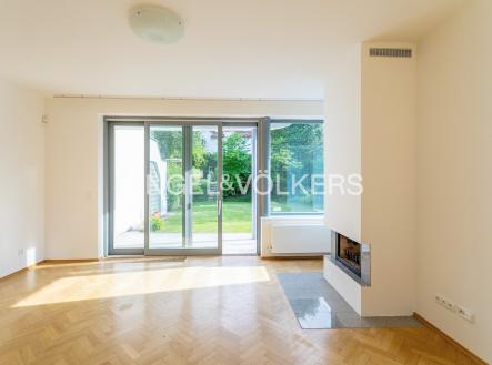 1 Living 2_web | Pronájem - dům/vila, 230 m²