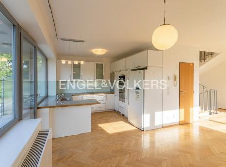 2 Kitchen 1_web | Pronájem - dům/vila, 230 m²
