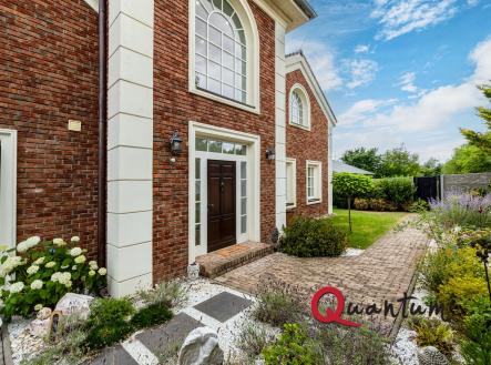 14 Vila - Pocernice | Prodej - dům/vila, 327 m²