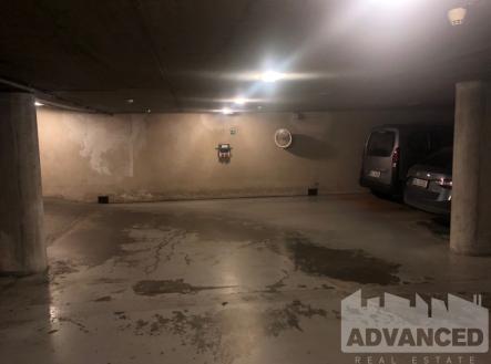 Garážové_stání_Hradecká (1) | Pronájem - malý objekt/garáž