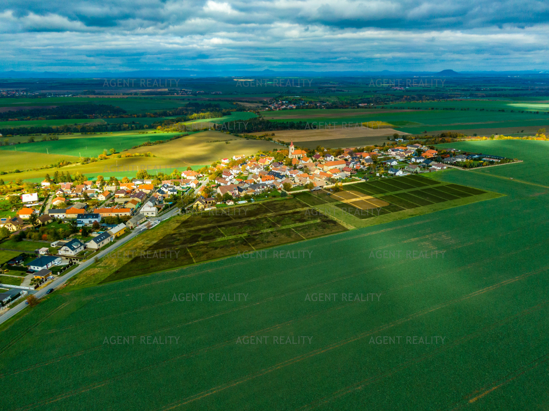 Prodej stavebního pozemku 186/72, 843m2, Slaný - Dolín