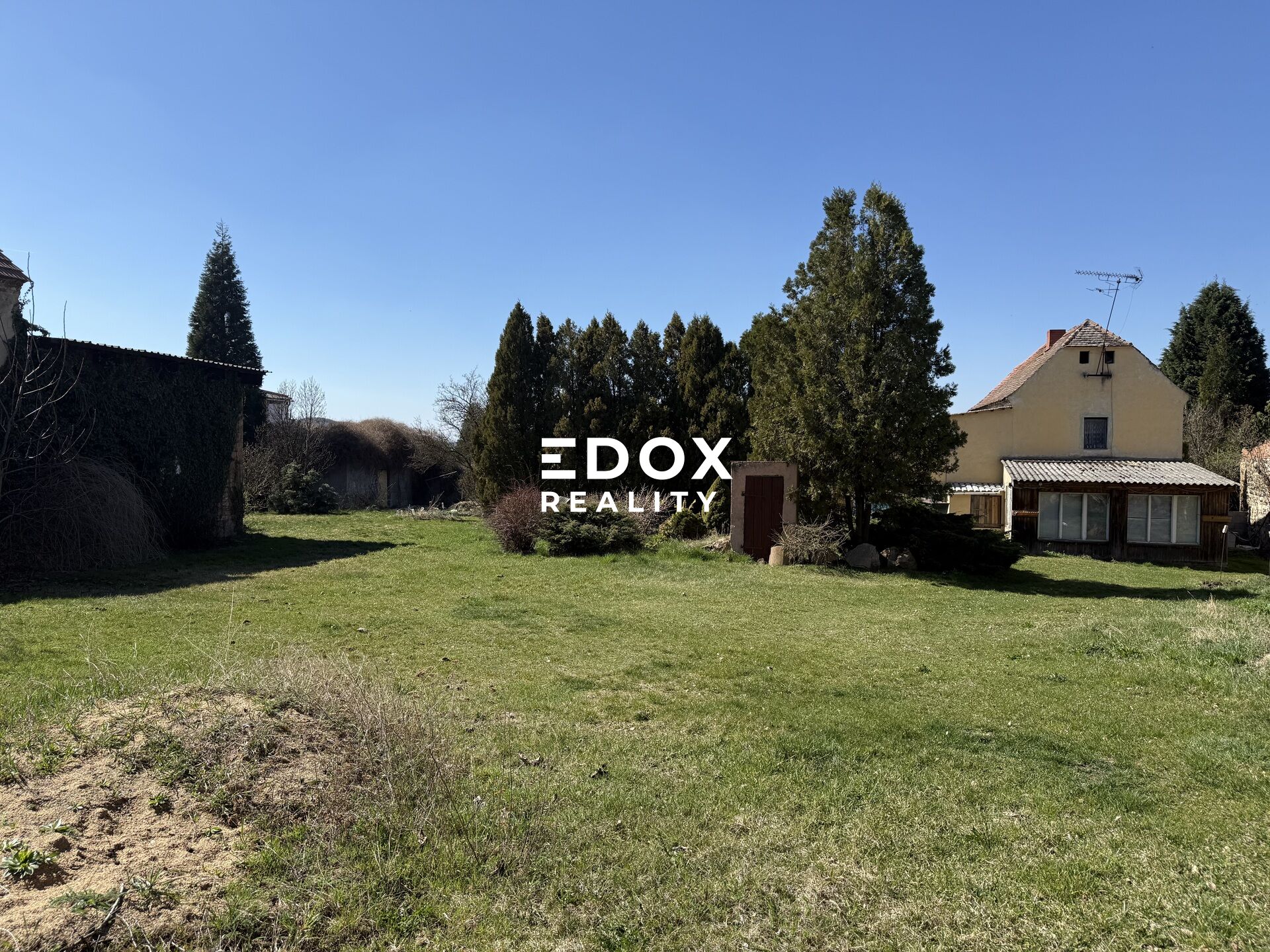 Prodej domu 7 + 1, 200m2, pozemek 1 530m2, obec Kozly, Louny.