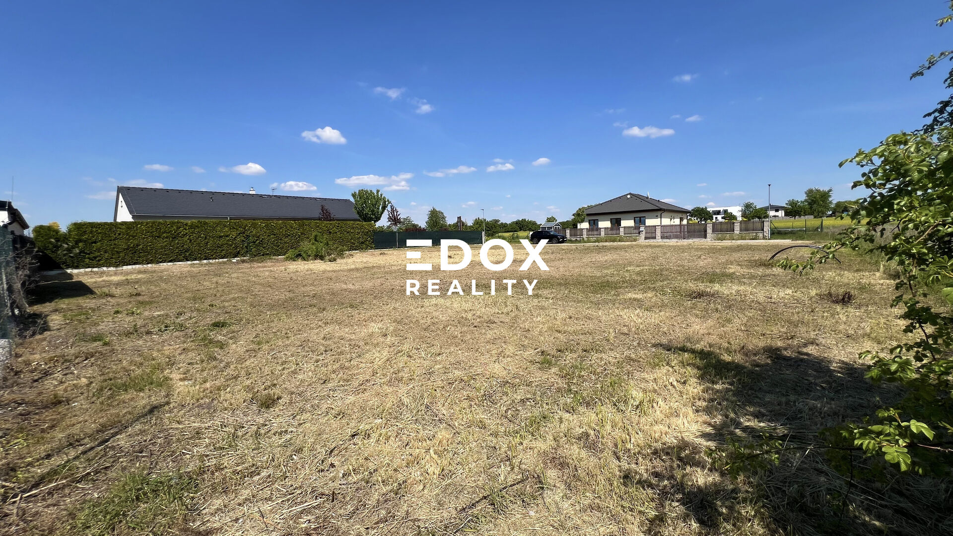 Prodej pozemku 1 038m² v obci Předboj.