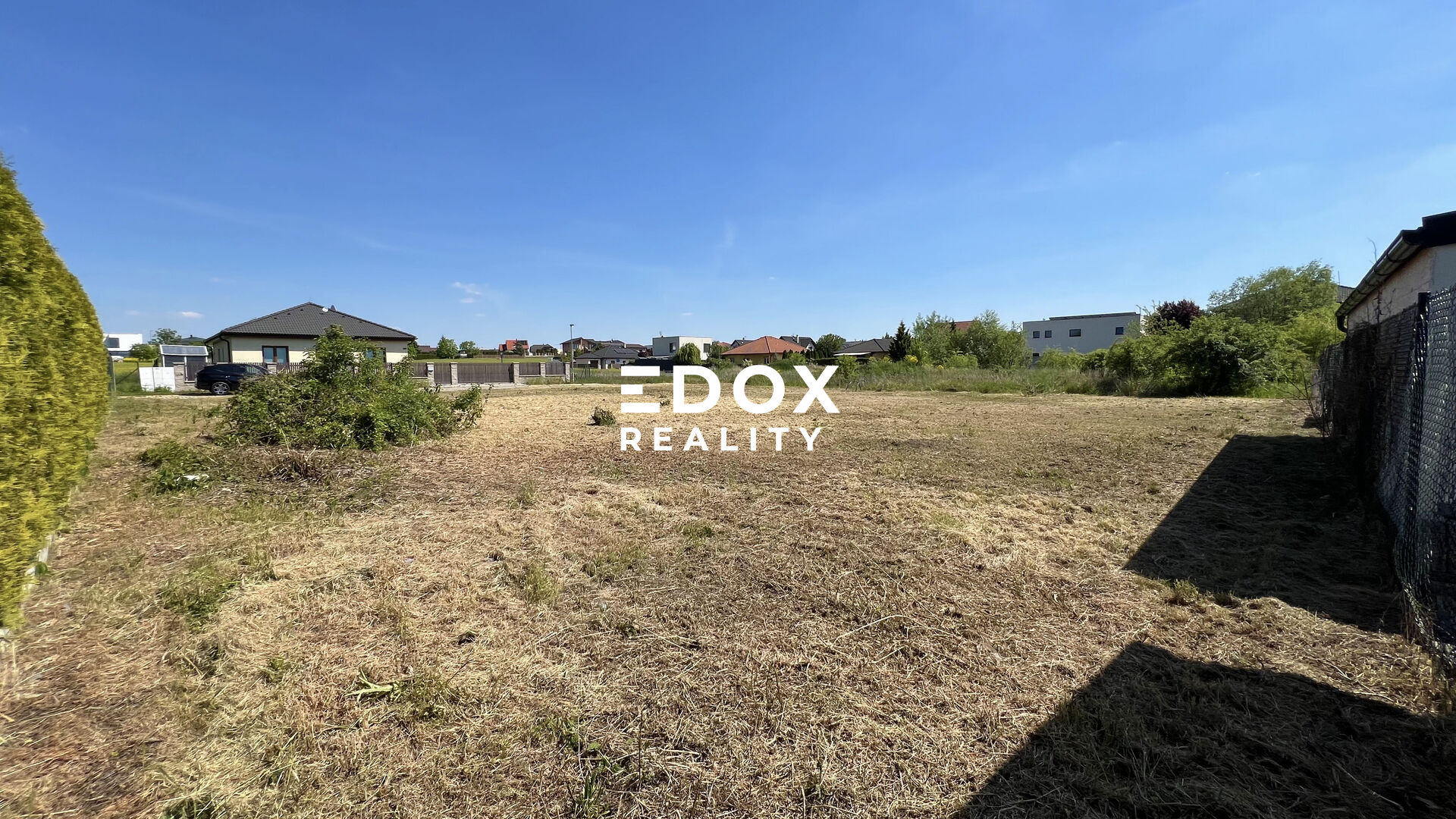 Prodej pozemku 1 038m² v obci Předboj.