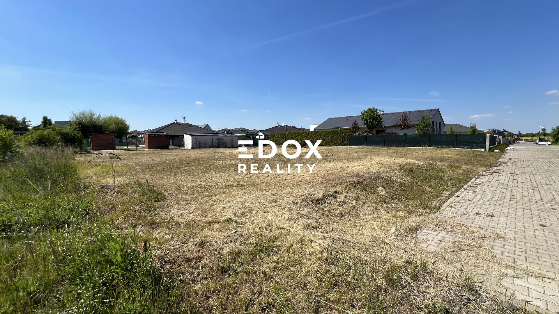 Prodej pozemku 1 038m² v obci Předboj.