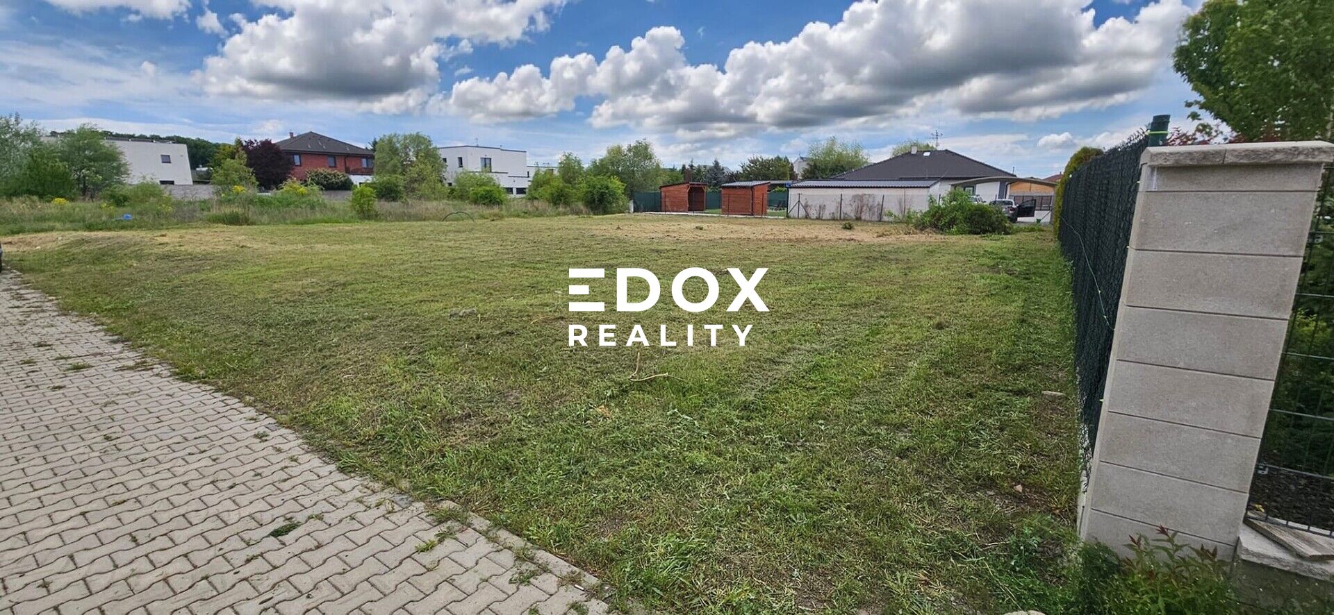 Prodej pozemku 1 038m² v obci Předboj.