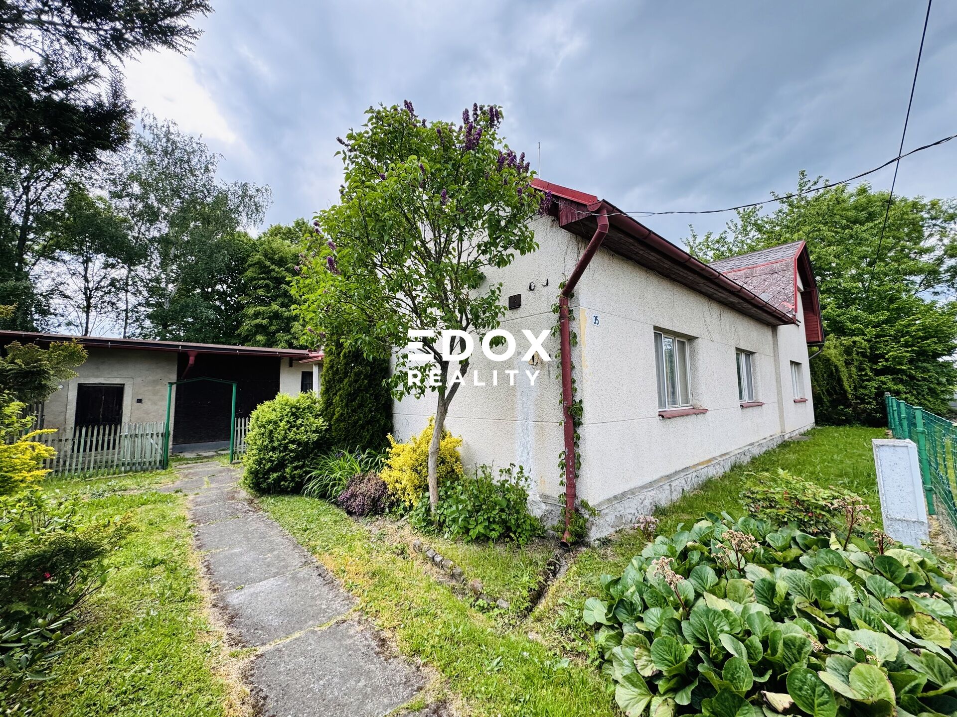 Prodej malebného rodinného domu 5 + 1, pozemek 840m2, ve velmi žádané lokalitě - Prostřední Ves.