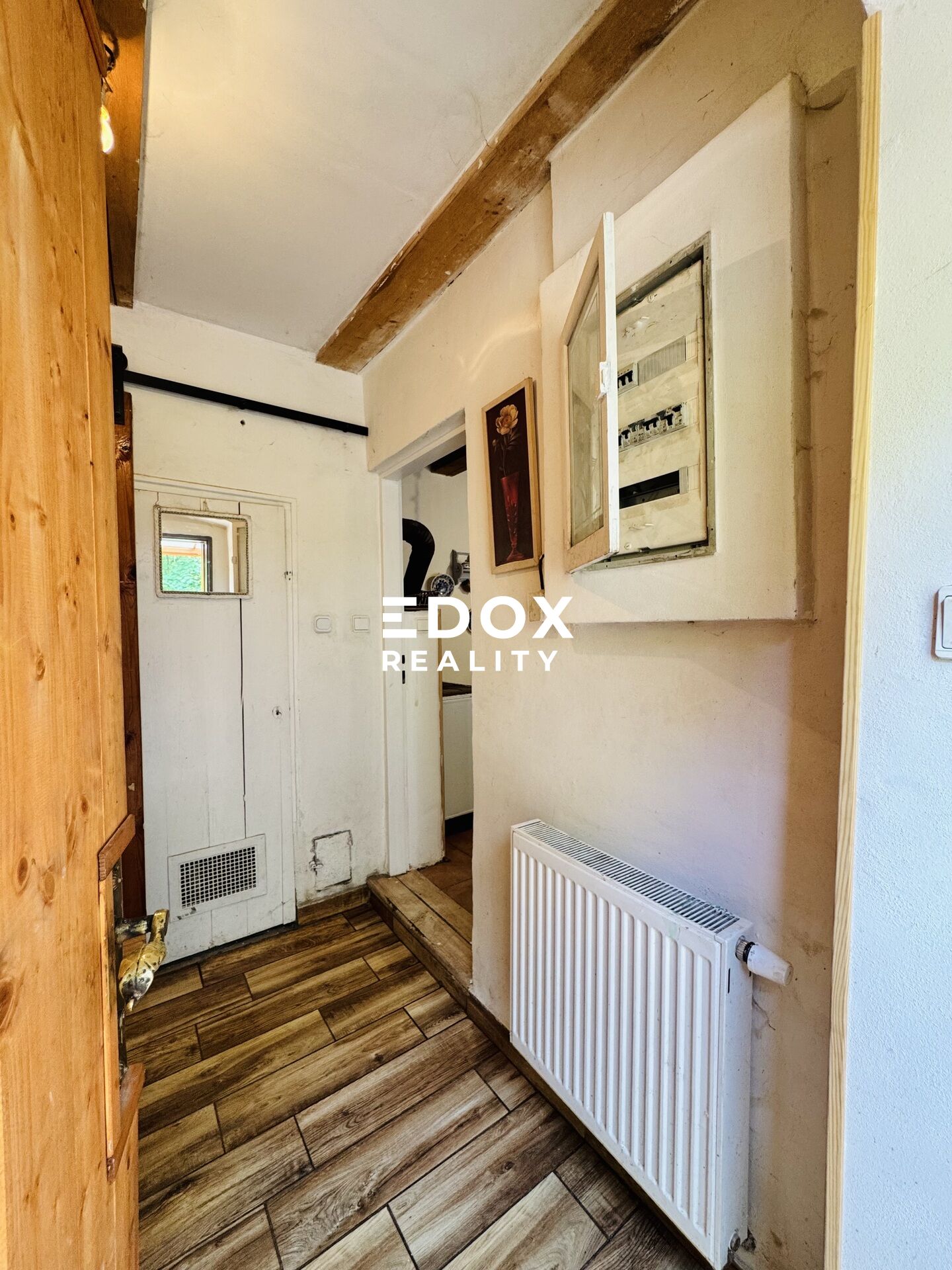 Prodej malebného rodinného domu 4 + kk, pozemek 126m2, ve velmi žádané lokalitě - Chocerady.