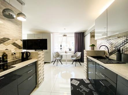 Prodej - dům/vila, 280 m²