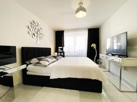 Prodej - dům/vila, 280 m²